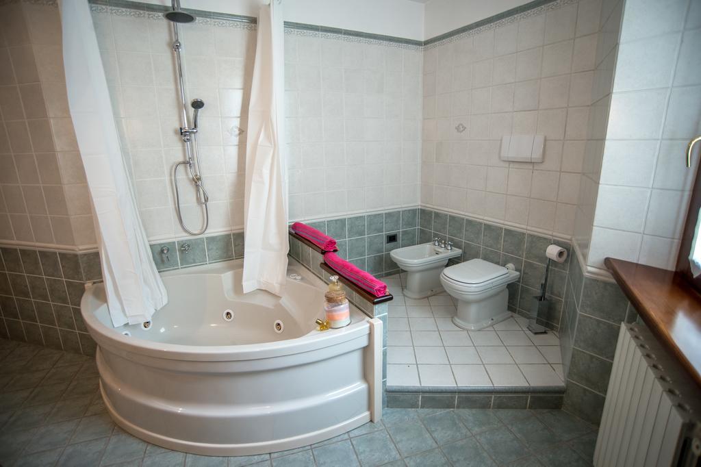 B&B Del Gran Ducato Di Alzano Sopra Alzano Lombardo Ruang foto