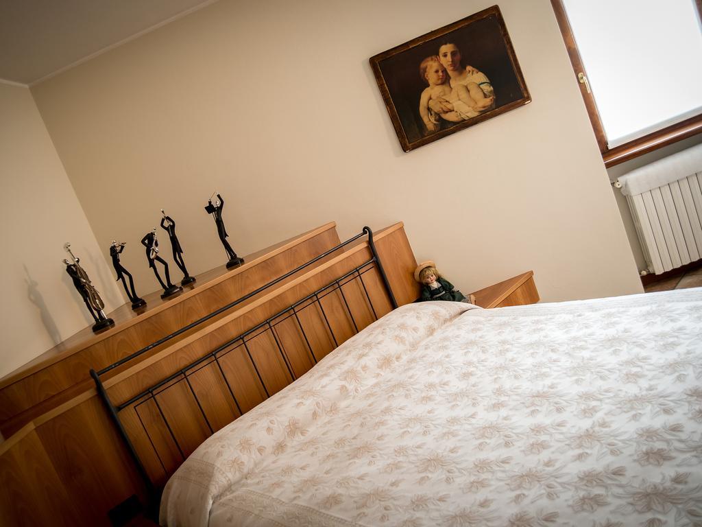 B&B Del Gran Ducato Di Alzano Sopra Alzano Lombardo Ruang foto